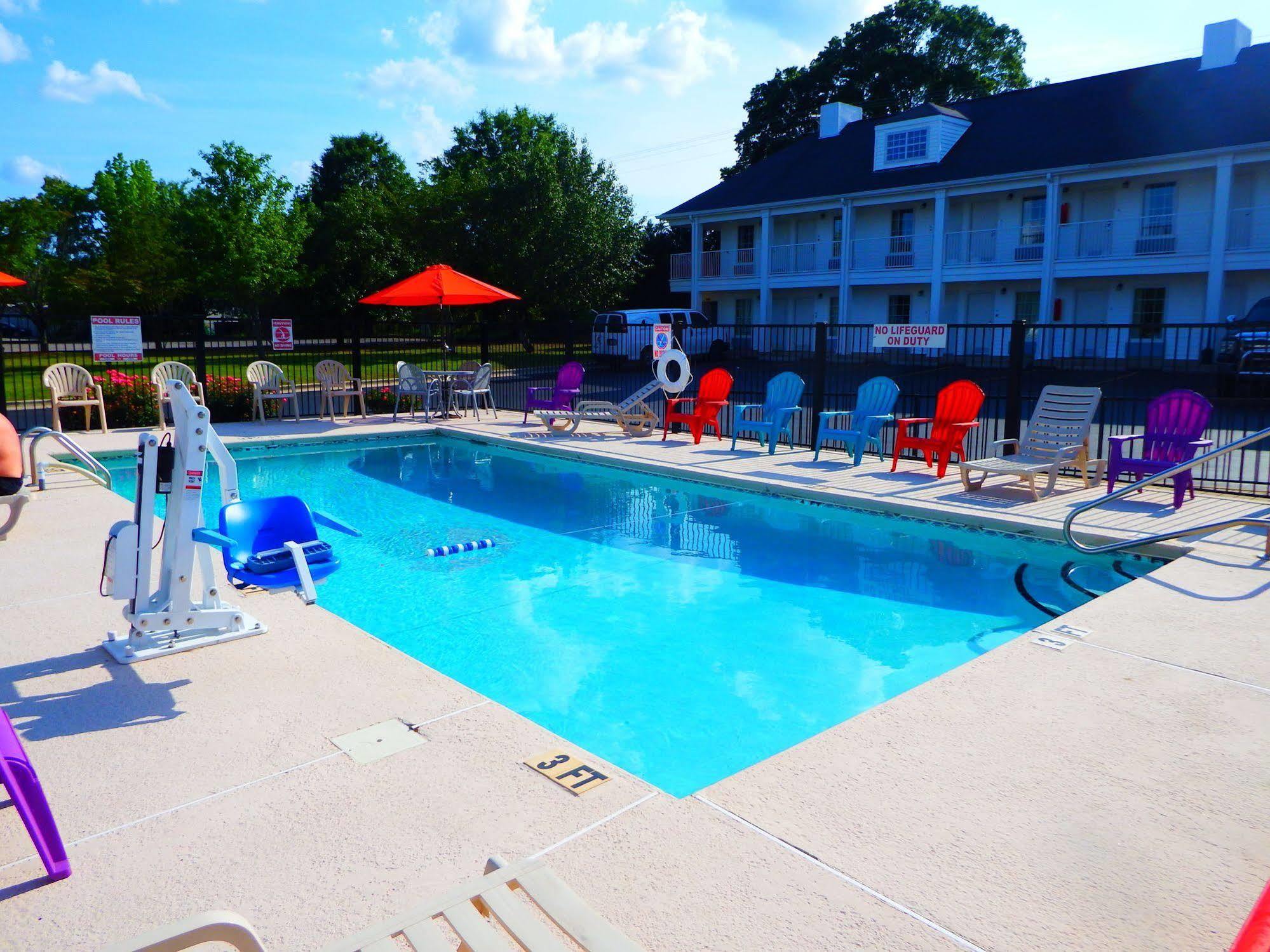 Baymont By Wyndham Florence/Muscle Shoals Exterior photo