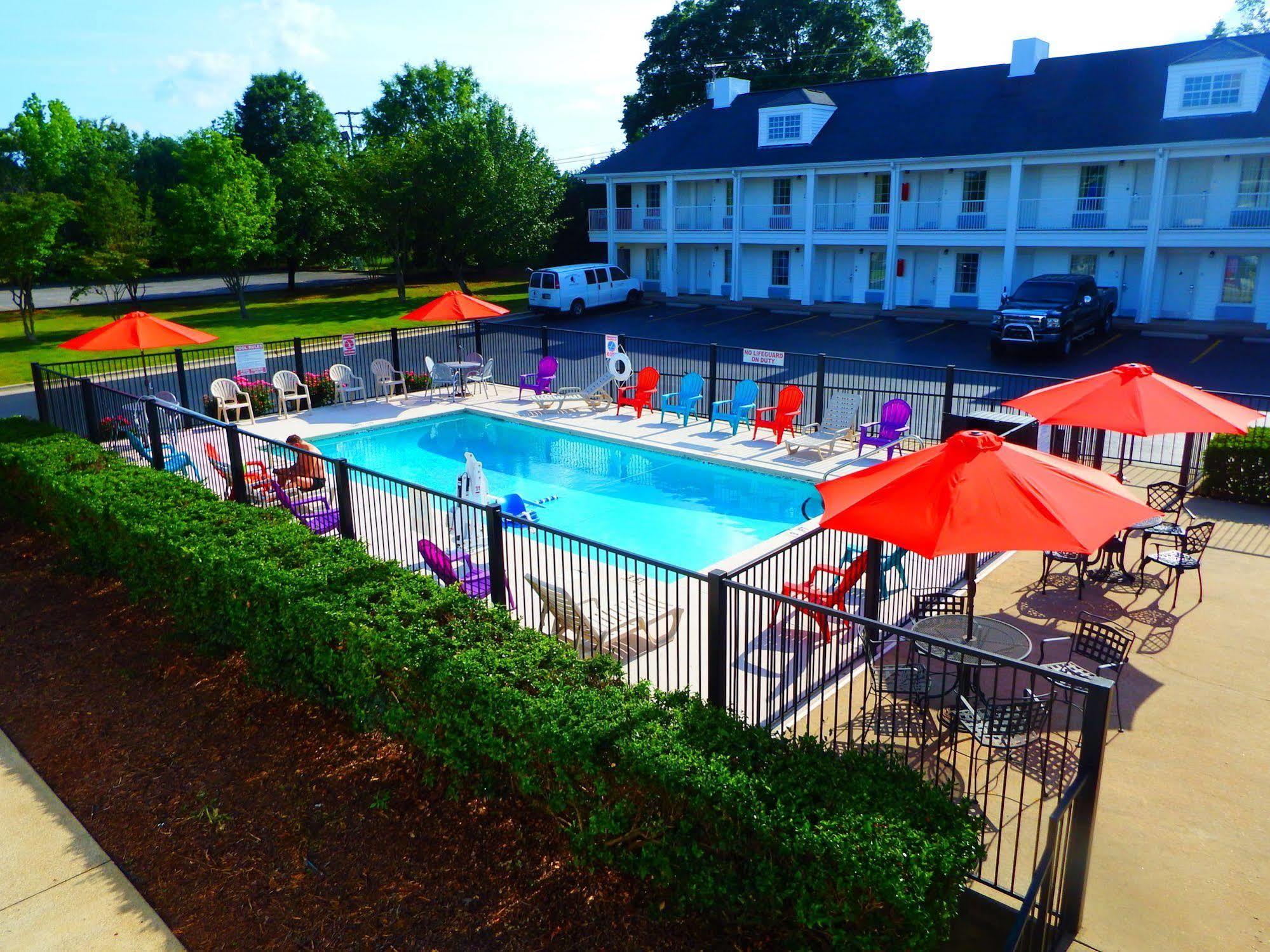 Baymont By Wyndham Florence/Muscle Shoals Exterior photo